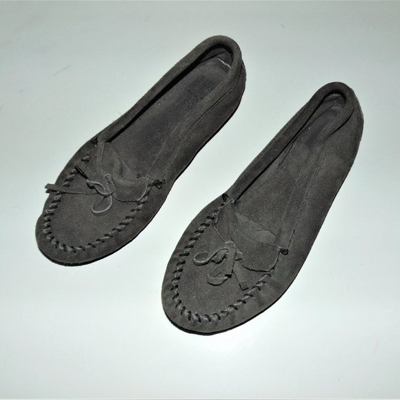Minnetonka Shoes - Minnetonka Gray Moccasins Loafers Size 9